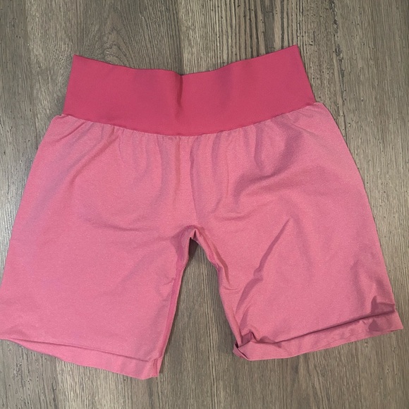 NVGTN Knockout Seamless Shorts (SOLD OUT ON SITE) - Picture 3 of 5